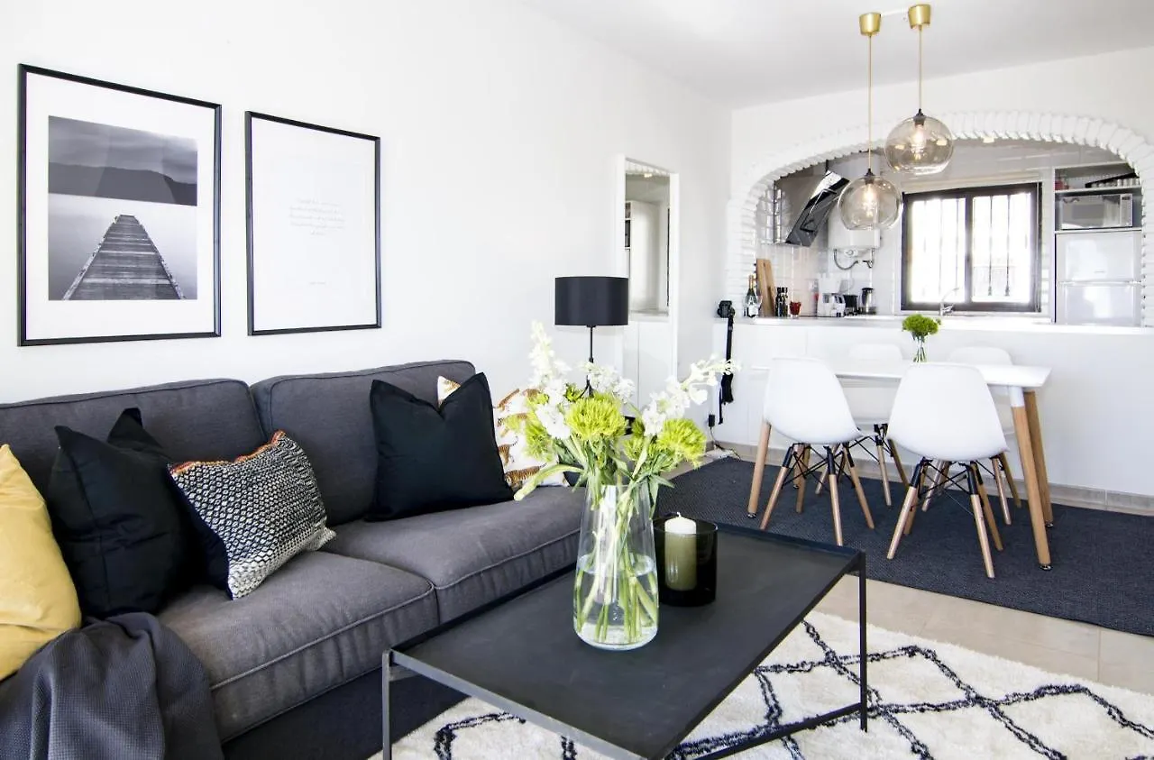 Rdm - Stylish Holiday Apartment With Ocean Views 미하스 0*,